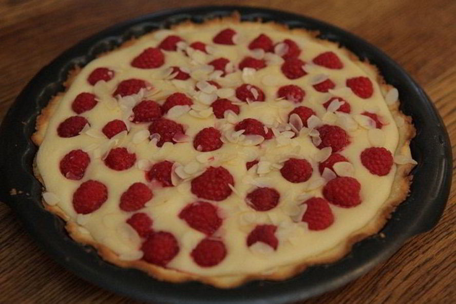 Рецепт тарта с малиной и миндалем