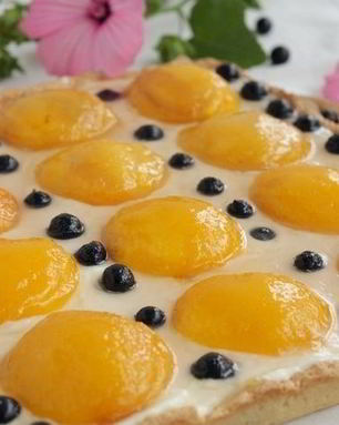 Тарт с персиками