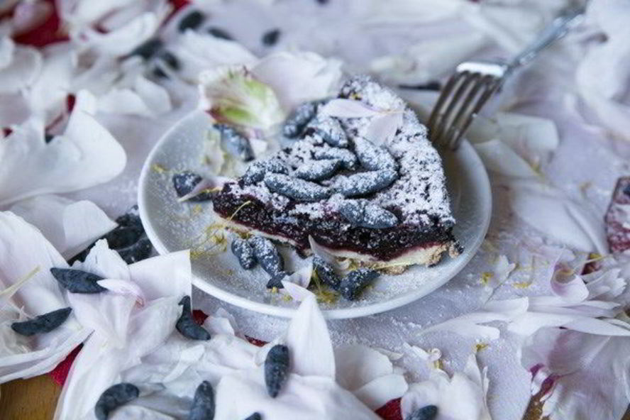 Рецепт тарта с жимолостью