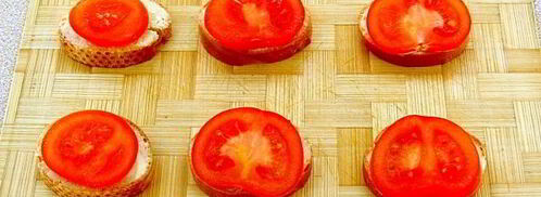 тартинки с помидором, килькой и сыром. Шаг 7