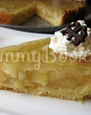 Заливной яблочный тарт с вином