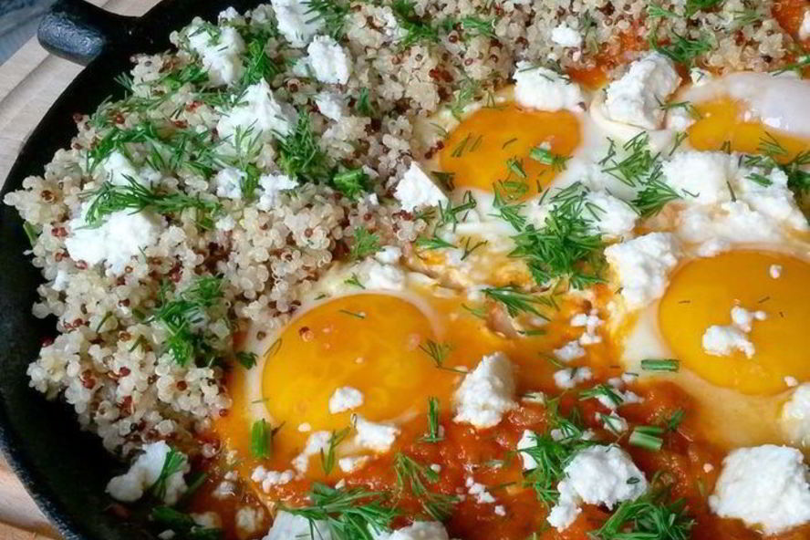 Рецепт шакшуки с киноа и брынзой