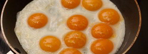 яичница-глазунья из перепелиных яиц. Шаг 3