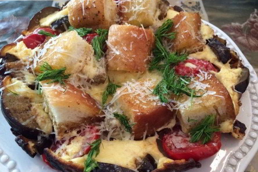 Рецепт яичницы с баклажанами и белым хлебом