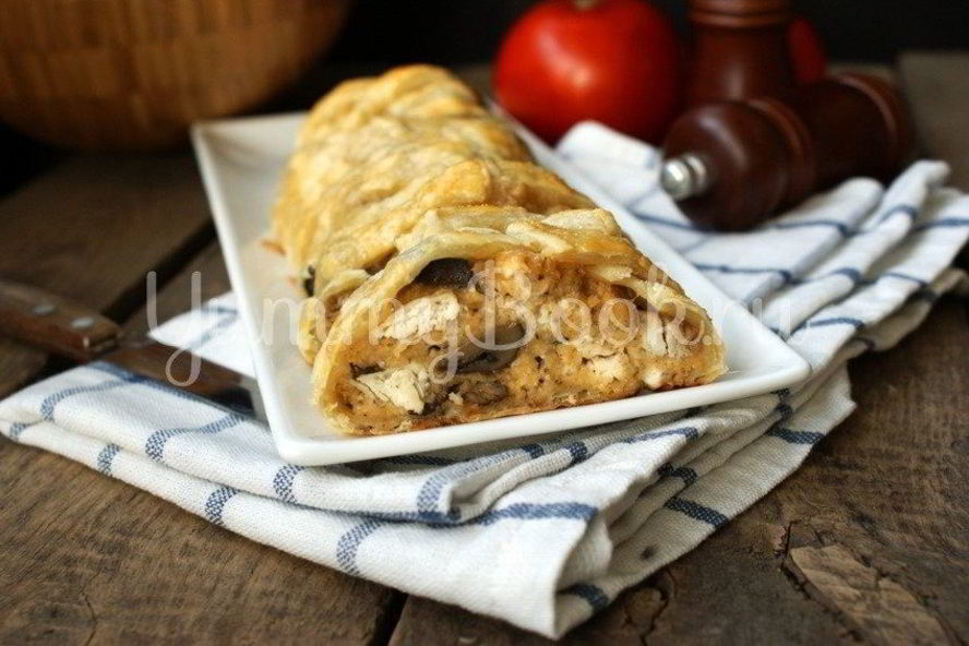 Рецепт яичницы с филе и грибами в слоеном тесте