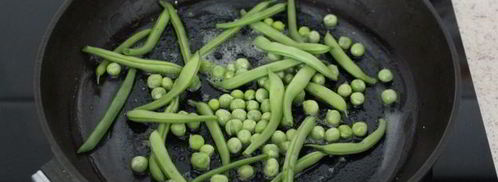 яичница с горошком и стручковой фасолью. Шаг 8