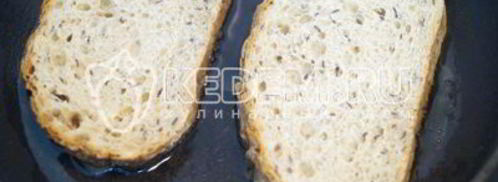 яичница с гренками и зеленью. Шаг 2