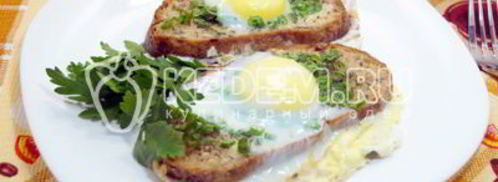 яичница с гренками и зеленью. Шаг 7