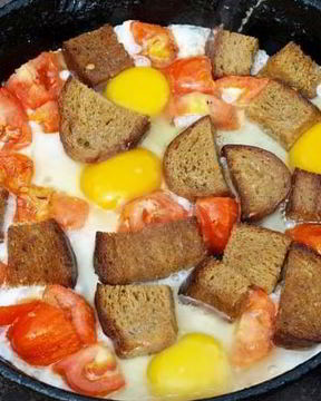 Яичница с гренками