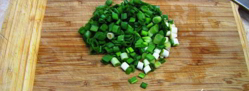 яичница с зеленым луком. Шаг 2