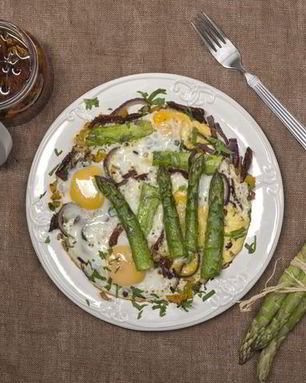Яичница со спаржей