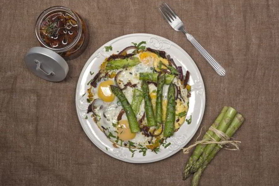 Рецепт яичницы со спаржей