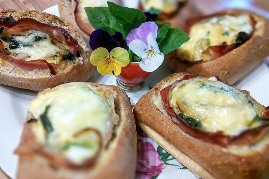 Рецепт яичницы в булочке