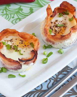 Яичница в корзиночках из бекона