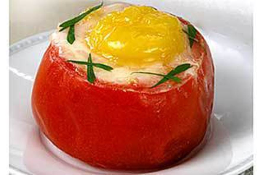 Рецепт яичницы в помидорах