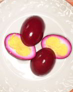 Яйца, маринованные в свекольном соке