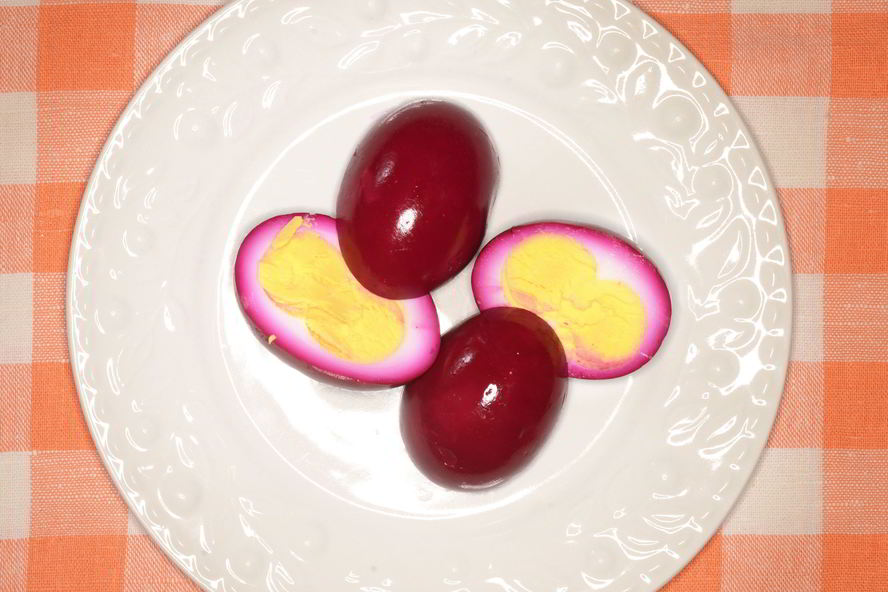 Рецепт яиц, маринованных в свекольном соке