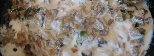 яйца с рисом, запеченные в соусе из шампиньонов. Шаг 6