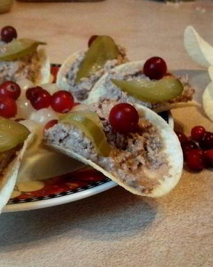 Закуска на чипсах Паштетная