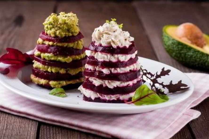 Рецепт закуски свекольных елочек с авокадо