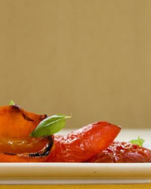 Жареные помидоры с базиликом