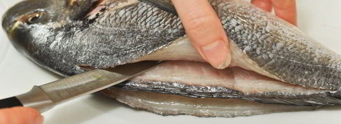 дорадо, фаршированная жюльеном из морепродуктов. Шаг 3