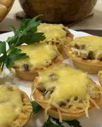 Курино-грибной жульен в тарталетках