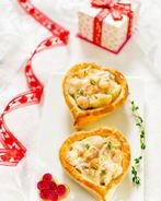 Слоеные сердечки с жюльеном из креветок