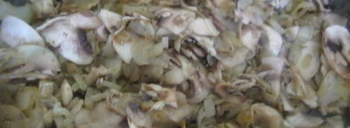 жюльен с курицей и грибами в булочке. Шаг 3