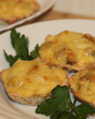 Жюльен в корзиночках из куриного филе